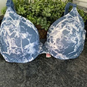 Victoria’s Secret Wear Everywhere Lightly Lined Bra